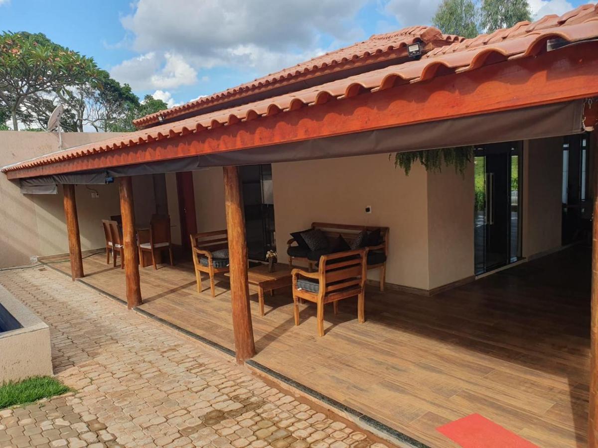 Chácara à venda com 3 quartos, 250m² - ,